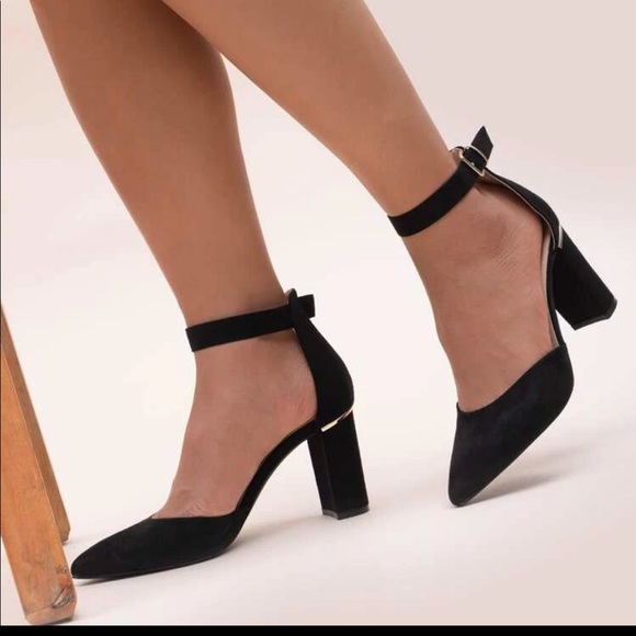 Chunky Heeled Ankle Strap Pumps - Picture 3 of 4